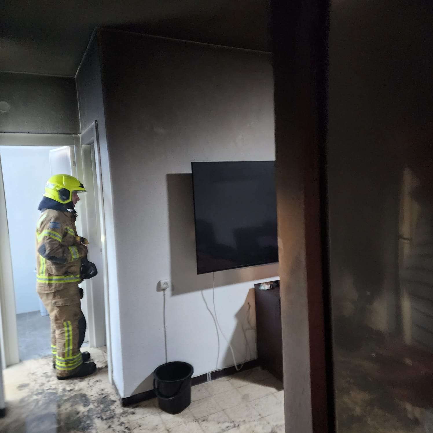 השריפה בדירה בחיפה ללא נפגעים בנפש. צילום: דוברות שירותי כיבוי והצלה מחוז חוף